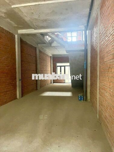 Chính chủ cần bán gấp căn nhà ngay Làng Đại Học TP HCM. 7.6 tỷ/căn