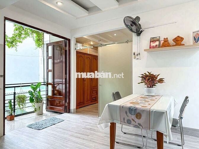 Căn hộ 1 phòng ngủ 50m2 full nội thất Hai Bà Trưng - Q1