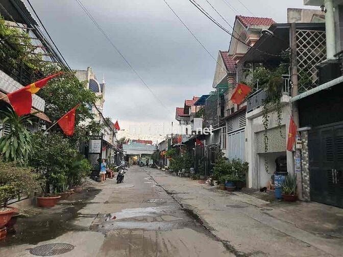 GIẢM HẲN 150TR CÒN 4,35TỶ NHÀ 3 LẦU DĨ AN XE HƠI ĐẬU CỬA