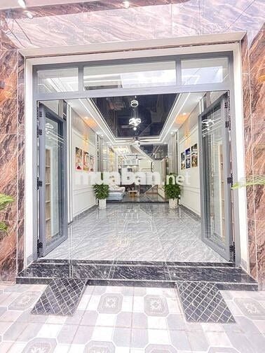 nhà hoàn công . sân ô tô. có 4 phòng ngủ . phòng thờ. gần thủ Đức.