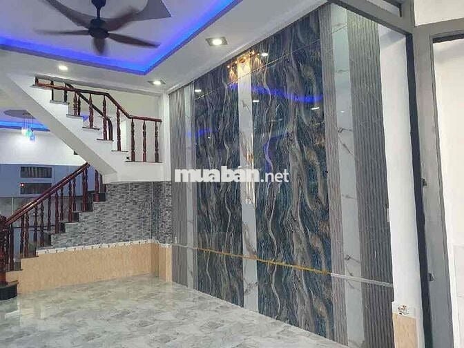 GIẢM HẲN 150TR CÒN 4,35TỶ NHÀ 3 LẦU DĨ AN XE HƠI ĐẬU CỬA