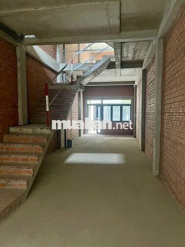 Chính chủ cần bán gấp căn nhà ngay Làng Đại Học TP HCM. 7.6 tỷ/căn