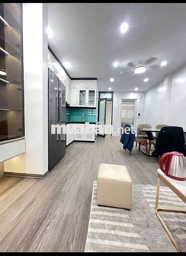 Tôi cần bán nhà mặt phố Cự Lộc 7tầng tầng thang máy full nội thất.