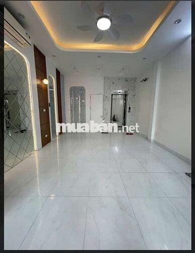 Tôi cần bán nhà mặt phố Cự Lộc 7tầng tầng thang máy full nội thất.