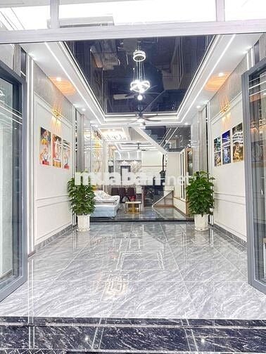 nhà hoàn công . sân ô tô. có 4 phòng ngủ . phòng thờ. gần thủ Đức.