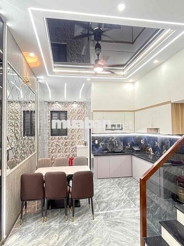 nhà hoàn công . sân ô tô. có 4 phòng ngủ . phòng thờ. gần thủ Đức.