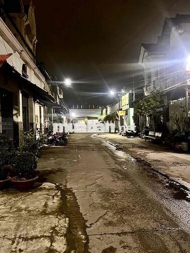 GIẢM HẲN 150TR CÒN 4,35TỶ NHÀ 3 LẦU DĨ AN XE HƠI ĐẬU CỬA