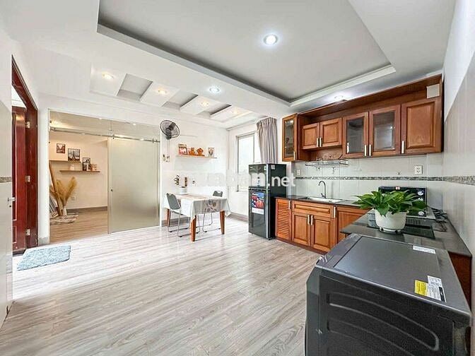 Căn hộ 1 phòng ngủ 50m2 full nội thất Hai Bà Trưng - Q1