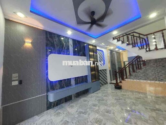 GIẢM HẲN 150TR CÒN 4,35TỶ NHÀ 3 LẦU DĨ AN XE HƠI ĐẬU CỬA