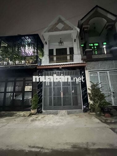 GIẢM HẲN 150TR CÒN 4,35TỶ NHÀ 3 LẦU DĨ AN XE HƠI ĐẬU CỬA