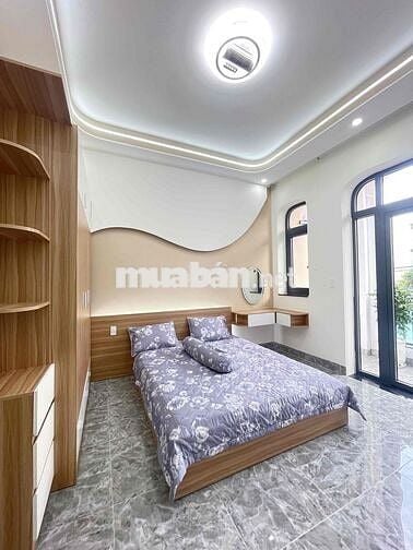 nhà hoàn công . sân ô tô. có 4 phòng ngủ . phòng thờ. gần thủ Đức.