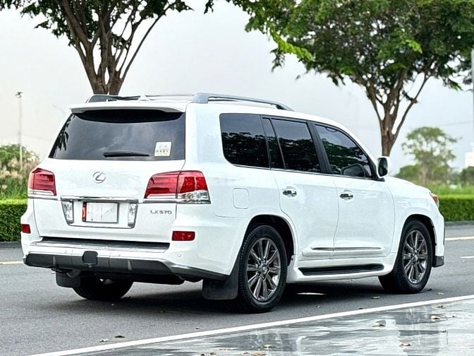 🐦‍🔥 LEXUS LX570  • Odo : 60.000 mls • Sản xuất : 2010 • màu trắng 