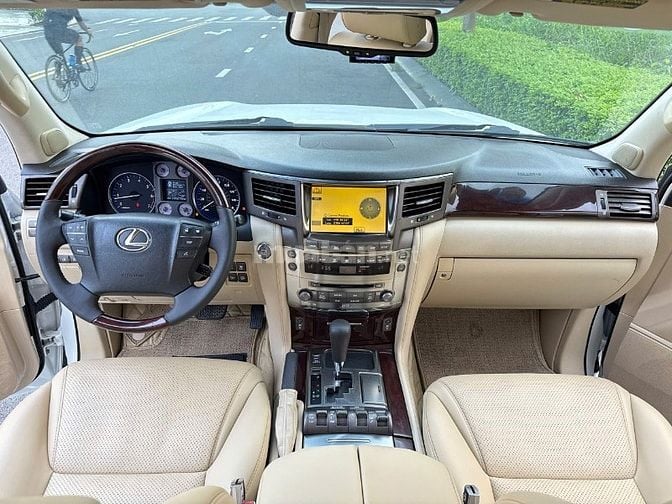 🐦‍🔥 LEXUS LX570  • Odo : 60.000 mls • Sản xuất : 2010 • màu trắng 