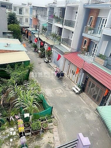 Bán nhà Quận 9-Sổ Riêng- 5 phút ra Metro Chỉ Với Giá Siêu Hời 5Tỷ