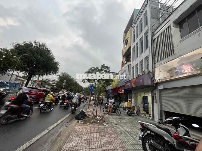 4T Mặt tiền 5m Sân Rộng 70m Lề 7m Gần Ngã tư đông trường , cty Vp, chợ