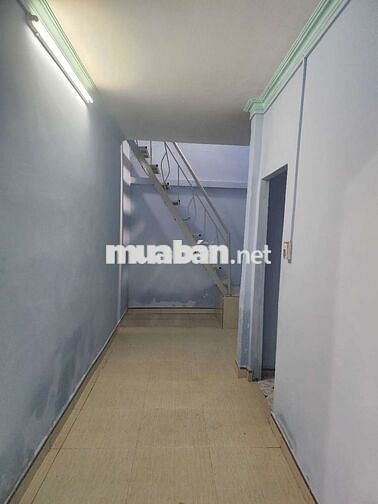 Bán nhà măt tiền quốc lộ 50 phong phú giá rẻ nhà nở hậu