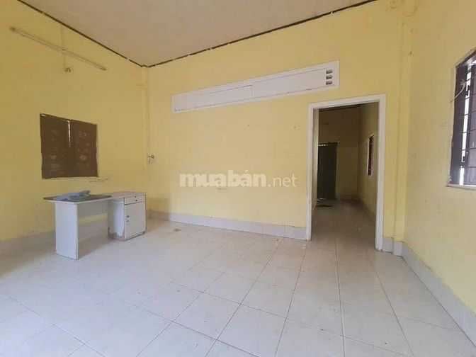 gấp !!! Cần bán lô đất tặng nhà c4 ở Bà điểm-Hóc Môn(70m2),giá 990tr