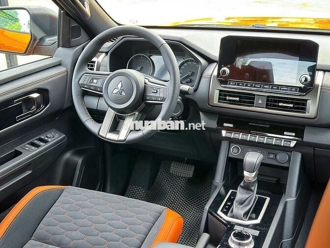 Mitsubishi Triton MỚI 100% + TRƯỚC BẠ + QUÀ TẶNG