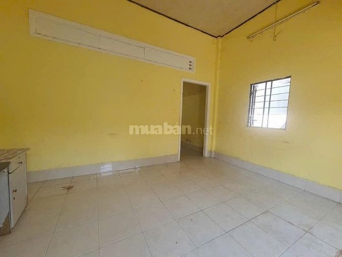 gấp !!! Cần bán lô đất tặng nhà c4 ở Bà điểm-Hóc Môn(70m2),giá 990tr