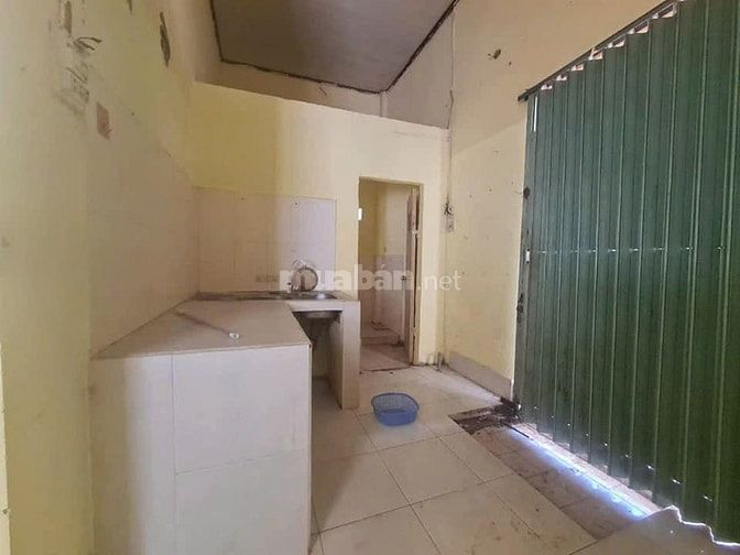 gấp !!! Cần bán lô đất tặng nhà c4 ở Bà điểm-Hóc Môn(70m2),giá 990tr