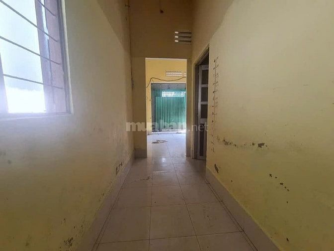 gấp !!! Cần bán lô đất tặng nhà c4 ở Bà điểm-Hóc Môn(70m2),giá 990tr