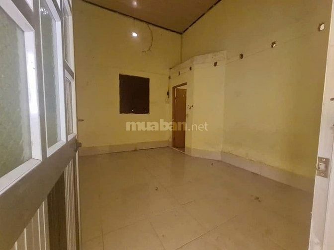 gấp !!! Cần bán lô đất tặng nhà c4 ở Bà điểm-Hóc Môn(70m2),giá 990tr