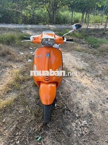 xe nhà đi cần bán vespa2015 gtdd chính chủ kí giấy