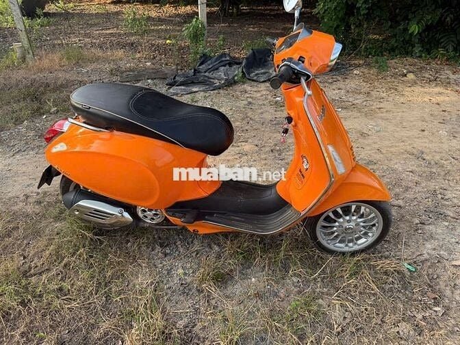 xe nhà đi cần bán vespa2015 gtdd chính chủ kí giấy