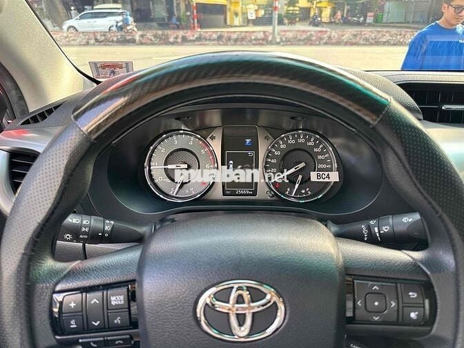 Toyota Hilux 2.4AT 4x2 2024 Cực Hiếm Xe hãng bán
