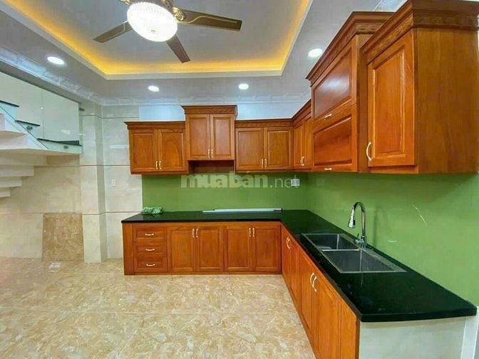 Tủ bếp gỗ, gỗ cứng cáp, màu đẹp, chắc chắn, giá tôt·