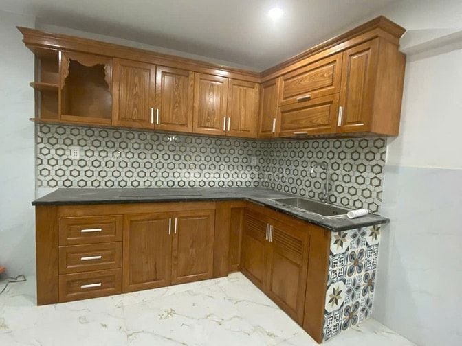 Tủ bếp gỗ, gỗ cứng cáp, màu đẹp, chắc chắn, giá tôt·