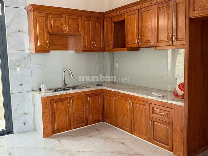 Tủ bếp gỗ, gỗ cứng cáp, màu đẹp, chắc chắn, giá tôt·