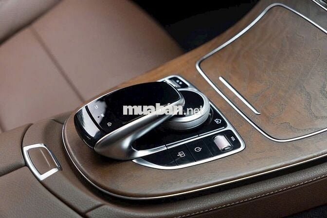 Mercedes Benz E200 2019 - 73000 km