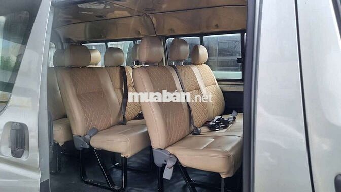 Toyota Hiace 2010 16 chỗ Bạc