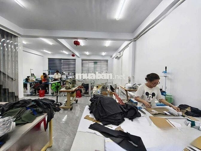 Cho thuê NNC -
DTSD: 500m2 
Kết cấu:1 trệt + lửng-  2lầu  Thang máy