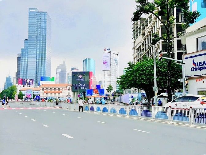 Cho Thuê Nhà Mặt Tiền: 17-19 Trần Hưng Đạo - Quận 1 - 8x20m