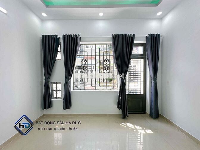 Nhà 2 lầu 4.2x13 hẻm xe hơi tặng nội thất cách Lê Văn Khương 100m