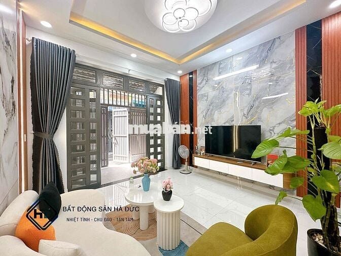 Nhà 2 lầu 4.2x13 hẻm xe hơi tặng nội thất cách Lê Văn Khương 100m