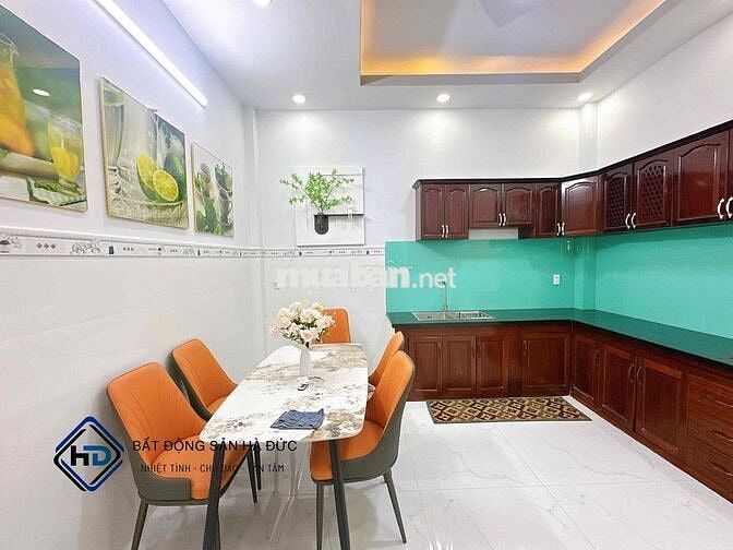 Nhà 2 lầu 4.2x13 hẻm xe hơi tặng nội thất cách Lê Văn Khương 100m