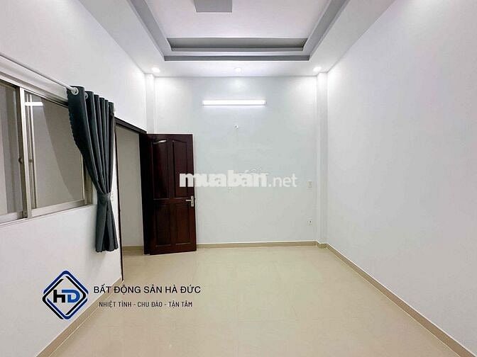 Nhà 2 lầu 4.2x13 hẻm xe hơi tặng nội thất cách Lê Văn Khương 100m