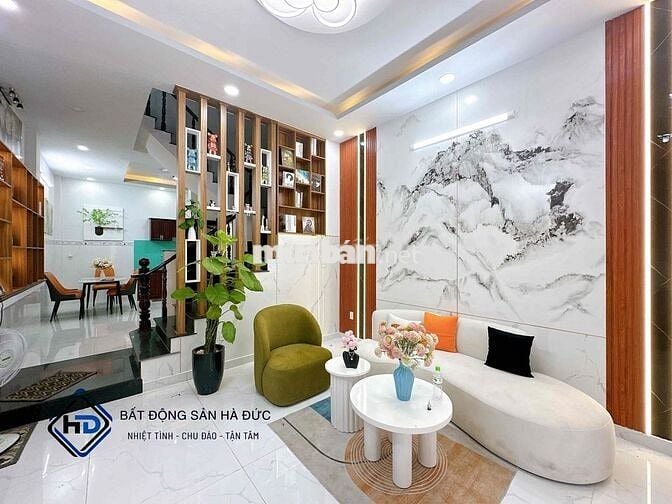 Nhà 2 lầu 4.2x13 hẻm xe hơi tặng nội thất cách Lê Văn Khương 100m