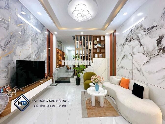 Nhà 2 lầu 4.2x13 hẻm xe hơi tặng nội thất cách Lê Văn Khương 100m