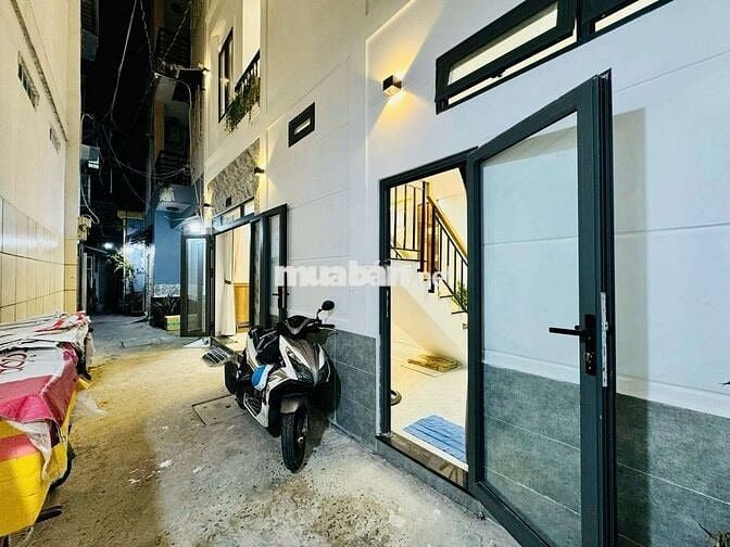 235/39 Hoàng Hoa Thám 5PN 4 WC 4 tầng cách MT HXH 30 m