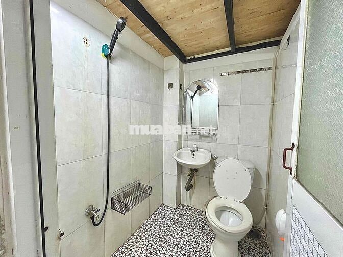 PHÒNG TRỌ CÓ GÁC GIÁ RẺ SẴN ĐẦY ĐỦ NỘI THẤT GÁC CAO NGAY LÊ TRỌNG TẤN