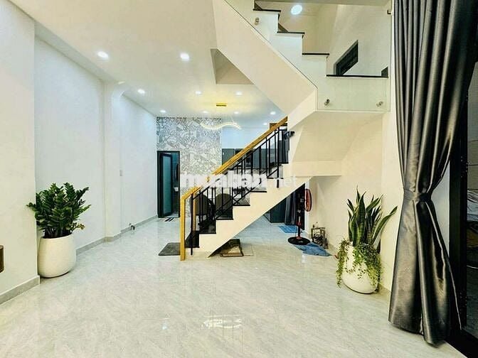 235/39 Hoàng Hoa Thám 5PN 4 WC 4 tầng cách MT HXH 30 m