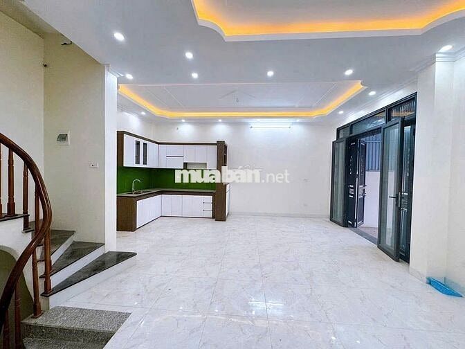 Nhà 5 tầng 40m,mới tinh ngay trung tâm Chợ Chúc Sơn – QL6 mở rộng 200m