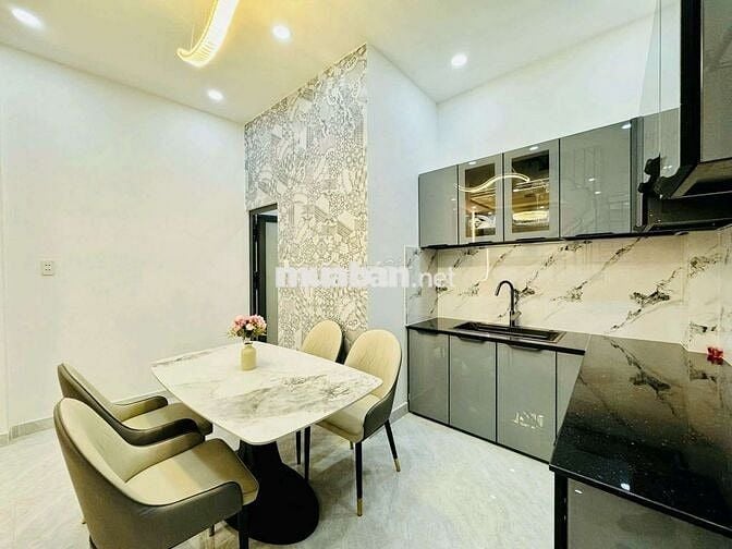 235/39 Hoàng Hoa Thám 5PN 4 WC 4 tầng cách MT HXH 30 m