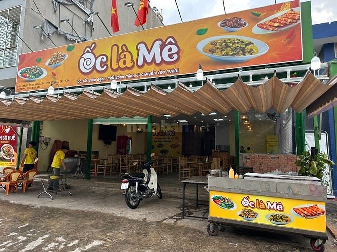 Sang mặt bằng quán ăn, mặt tiền rộng, đầy đủ trang thiết bị