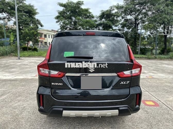 Suzuki XL7 2022 màu đen, số tự động