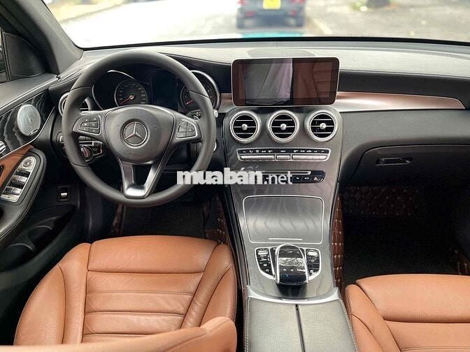 Mercedes Benz GLC Class 2018 300 4MATIC AT